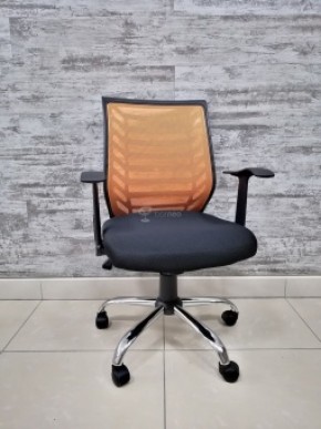 Кресло Barneo K-138 для персонала (черная ткань оранжевая сетка) в Миассе - miass.ok-mebel.com | фото